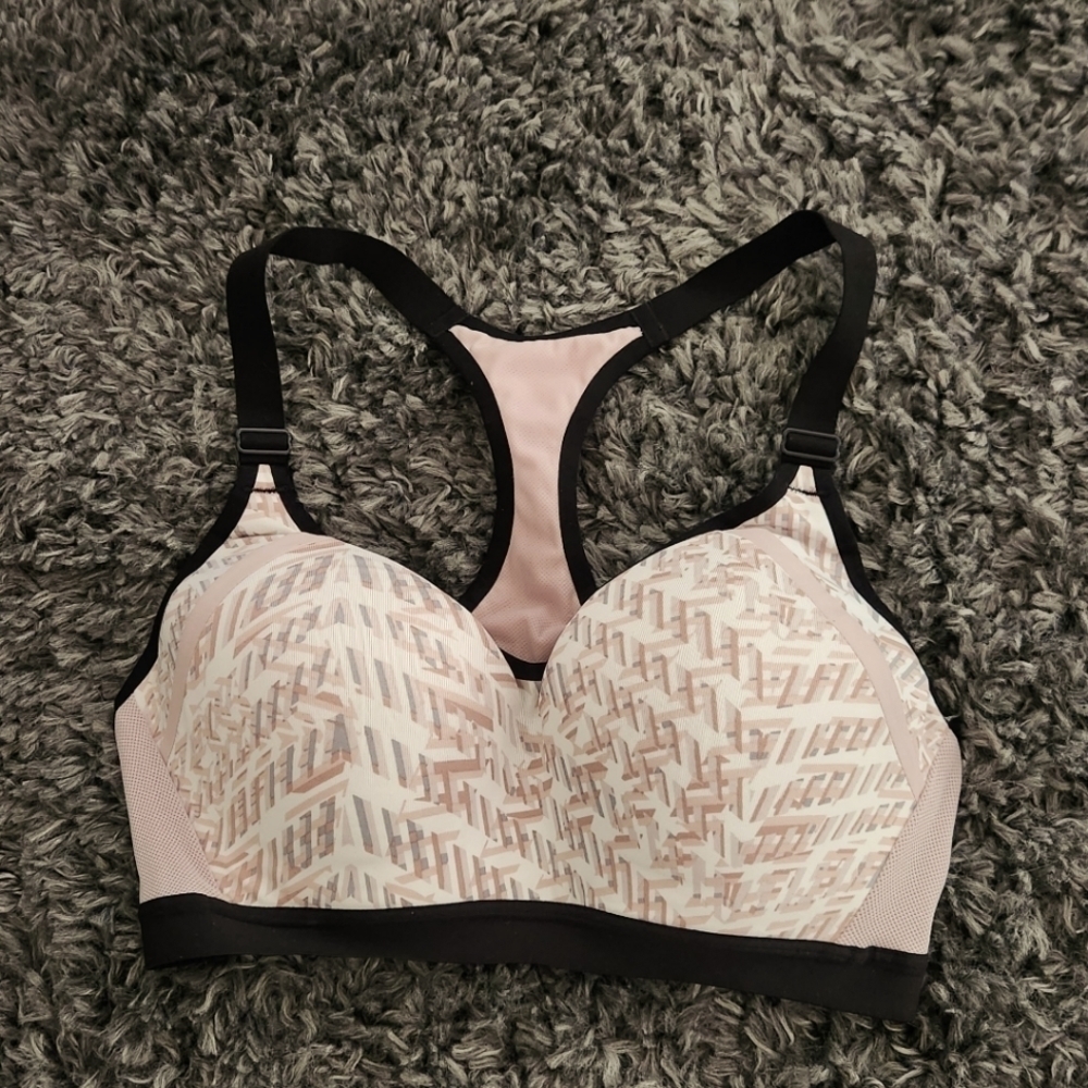 Victoria Sport Structured Sports Bra
